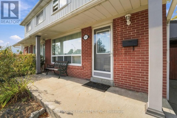 Living room - 561 Tedwyn Drive, Mississauga, ON L5A1J8 Photo 3