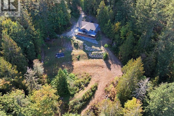 5611 E Oyster Bay Road, Garden Bay, BC V0N2H1 Photo 3
