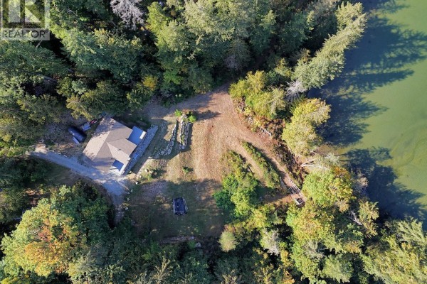 5611 E Oyster Bay Road, Garden Bay, BC V0N2H1 Photo 4
