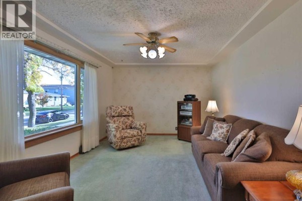 4pc Bathroom - 5615 51 Avenue, Camrose, AB T4V0W3 Photo 5