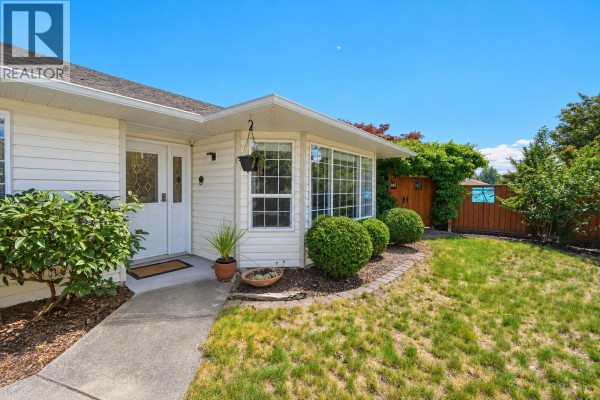 5616 Emerson Road, Sechelt, BC, photo 2