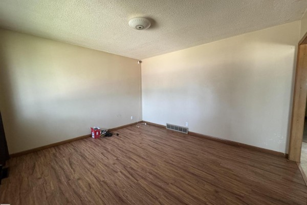 Primary Bedroom - 5617 50 St, Vegreville, AB T9C1H7 Photo 3
