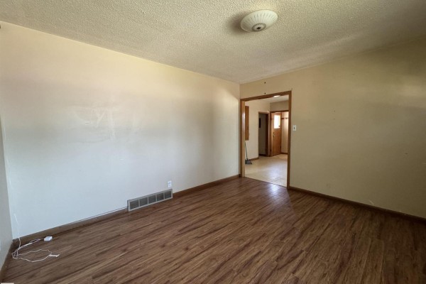 Bedroom 2 - 5617 50 St, Vegreville, AB T9C1H7 Photo 4