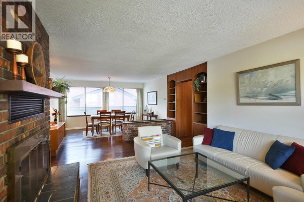 5619 Trail Avenue, Sechelt