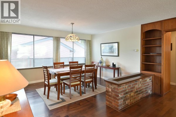 5619 Trail Avenue, Sechelt, BC V0N3A0 Photo 3