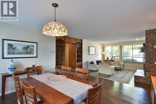 5619 Trail Avenue, Sechelt, BC V0N3A0 Photo 4