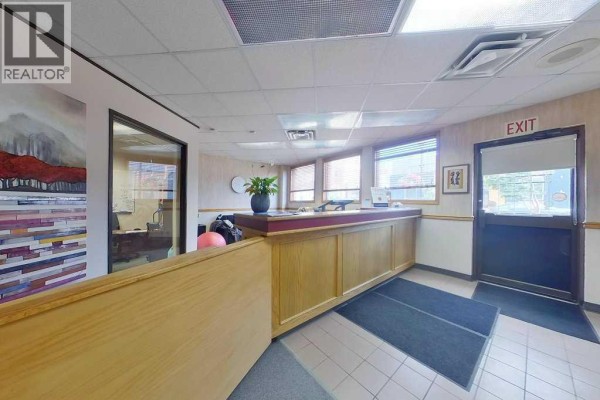 562 2 Street Se, Medicine Hat, AB T1A0C5 Photo 4