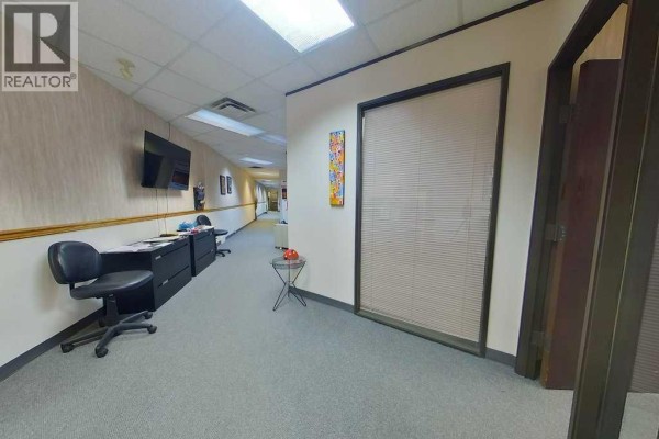 562 2 Street Se, Medicine Hat, AB T1A0C5 Photo 5