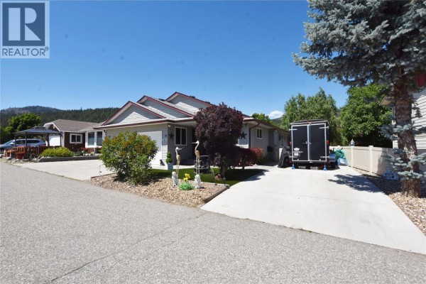 3pc Bathroom - 562 Meadowlark Avenue, Vernon, BC V1H2A1 Photo 3