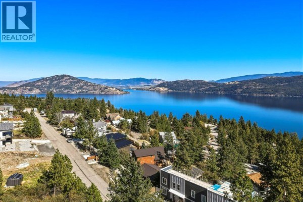 Recreation room - 562 Mountain Drive, Vernon, BC V1H2B7 Photo 2