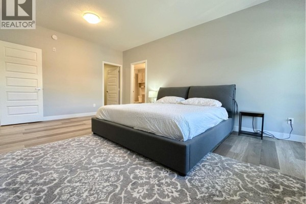 Primary Bedroom - 5620 51st Street Unit# 403, Osoyoos, BC V0H1V6 Photo 2