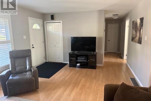Kitchen - 563-565 Patricia Boulevard, Timmins, ON P4N6Z1 Photo 4