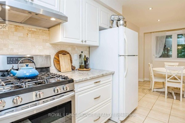 563 Berwick Crescent, Oshawa, ON L1J3E6 Photo 5