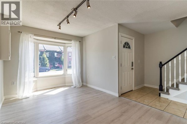 Kitchen - 563 N James Street N Unit# 1, Hamilton, ON L8L1J8 Photo 5