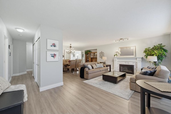 5632 E Sunrise Crescent, Surrey, BC V3S7M5 Photo 2