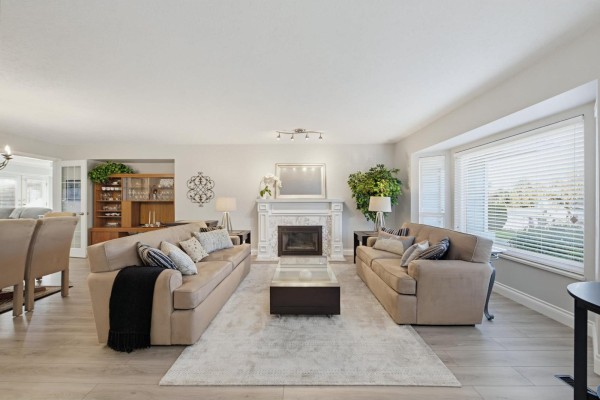 5632 E Sunrise Crescent, Surrey, BC V3S7M5 Photo 3