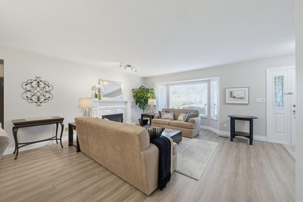 5632 E Sunrise Crescent, Surrey, BC V3S7M5 Photo 4