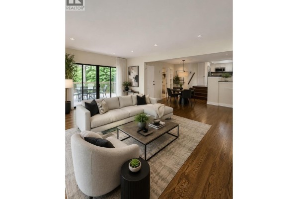 5639 White Pine Lane, North Vancouver, BC V7R4S1 Photo 3