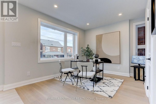 Kitchen - 564 Dufferin Street, Toronto, ON M6K2A9 Photo 5