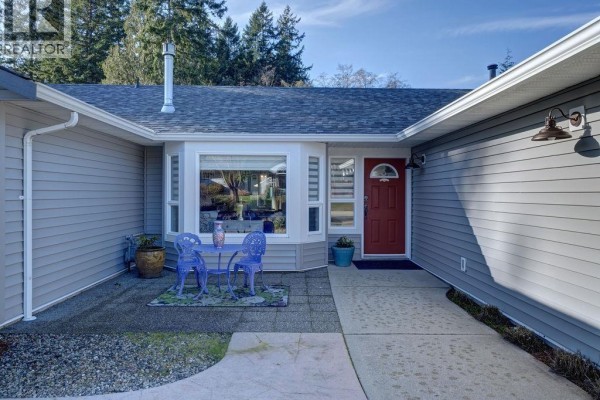 5643 Curtis Place, Sechelt, BC V7Z0R9 Photo 2