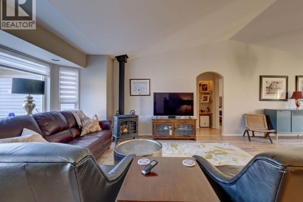 5643 Curtis Place, Sechelt, BC V7Z0R9 Photo 4