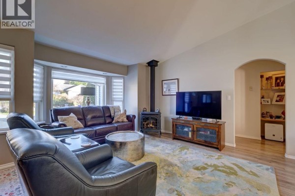 5643 Curtis Place, Sechelt, BC V7Z0R9 Photo 5