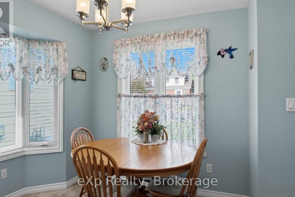 Kitchen - 565 9th Street, Hanover, ON N4N1M3 Photo 3
