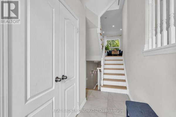 565 Bondi Avenue, Newmarket, ON L3Y8R5 Photo 5
