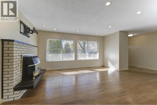 Living room - 565 Dougall Road S, Kelowna, BC V1X3K2 Photo 4