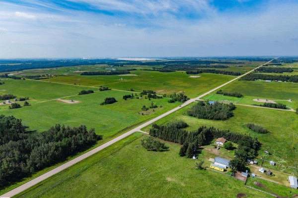56529 Rge Road 212, Rural Sturgeon County, AB T8L4A6 Photo 5