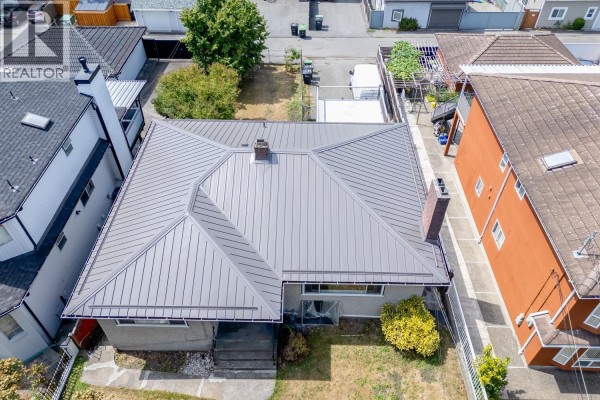 5655 Lancaster Street, Vancouver, BC V5R4A6 Photo 2