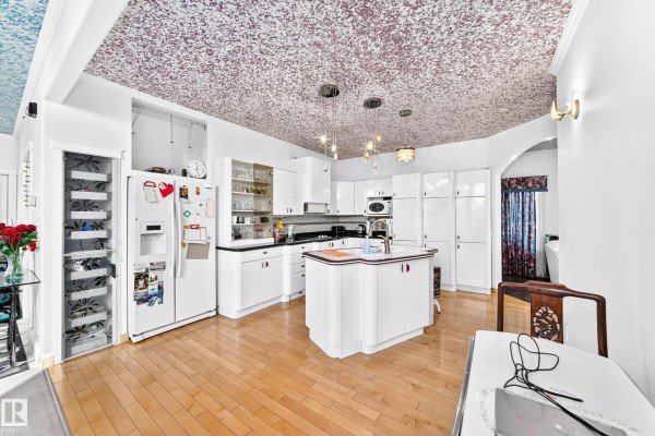 566 Butterworth Wy Nw, Edmonton, AB, photo 3
