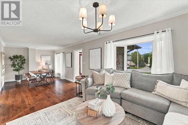 Living room - 566 Rougemount Drive, Pickering, ON L1W2C2 Photo 4