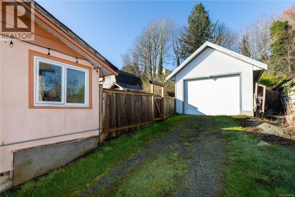 Primary Bedroom - 566 Thulin St, Campbell River, BC V9W2L1 Photo 5