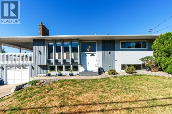 Living room - 5664 L & A Road, Vernon, BC V1B3P7 Photo 3