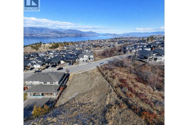 5669 Mountainside Drive, Kelowna, BC V1W5L5 Photo 3