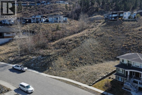 5669 Mountainside Drive, Kelowna, BC V1W5L5 Photo 4