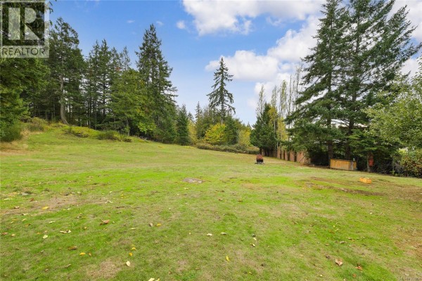 567 Windthrop Rd, Colwood, BC V9C3B6 Photo 5