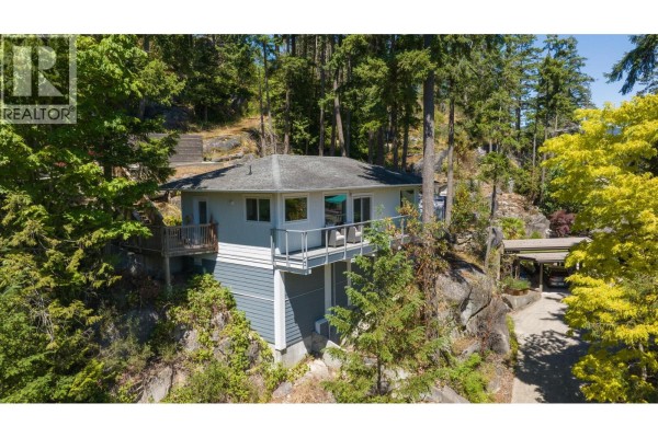 5673 Salmon Drive, Sechelt, BC V0N3A0 Photo 2