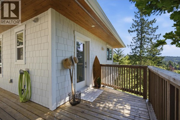 5673 Salmon Drive, Sechelt, BC V0N3A0 Photo 3