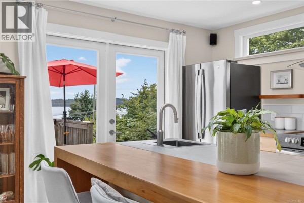 Kitchen - 5674 Market St, Union Bay, BC V0R3B0 Photo 5