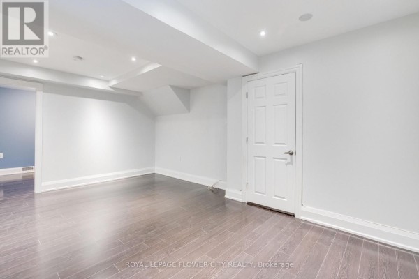 5674 Whitehorn Avenue E, Mississauga, ON L5V2A9 Photo 5