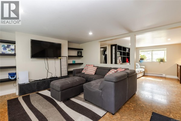 5675 Turner Rd, Nanaimo, BC, photo 2