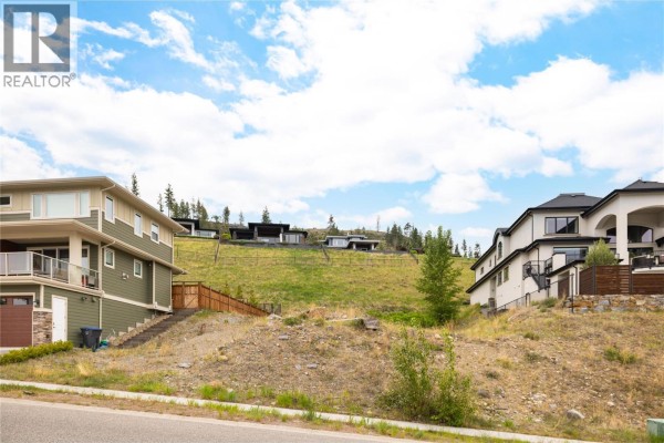 5677 Mountainside Drive, Kelowna, BC V1W5L5 Photo 4
