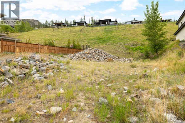 5677 Mountainside Drive, Kelowna, BC V1W5L5 Photo 5
