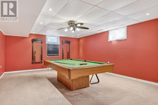 Pool table with cue racks and scoreboard in basement - 568 7th Concession Enr Road Norfolk