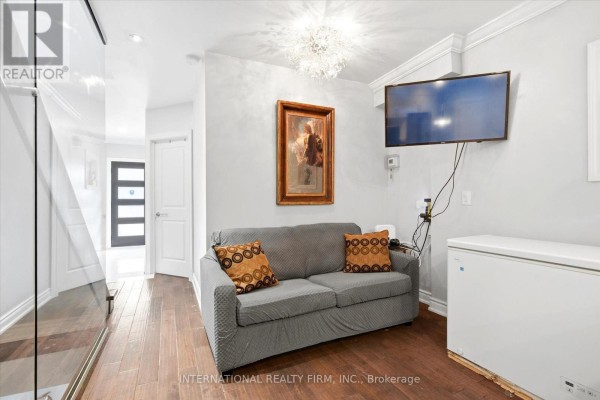 Bedroom - 568 Delaware Avenue N, Toronto, ON M6H2V2 Photo 4