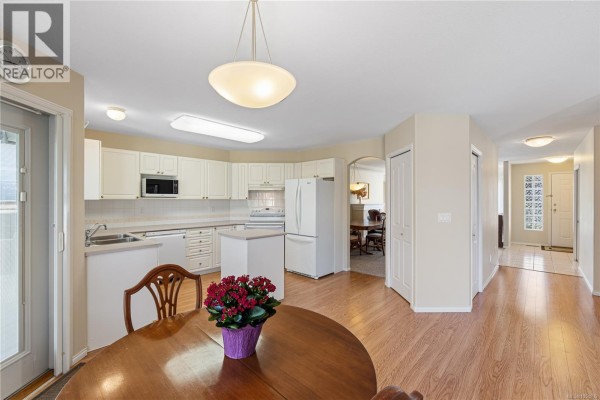 568 Hampstead St, Parksville, BC, photo 2