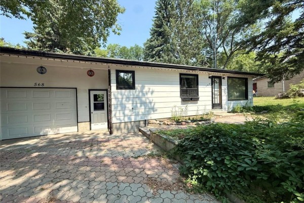 568 Queen Street W, Virden, MB R0M2C0 Photo 3