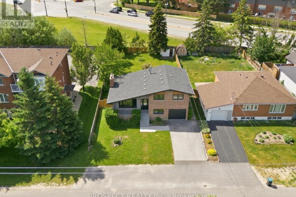 Aerial view of a residential street showing the property at 568 Simcoe Street. - 568 Simcoe Street, Collingwood